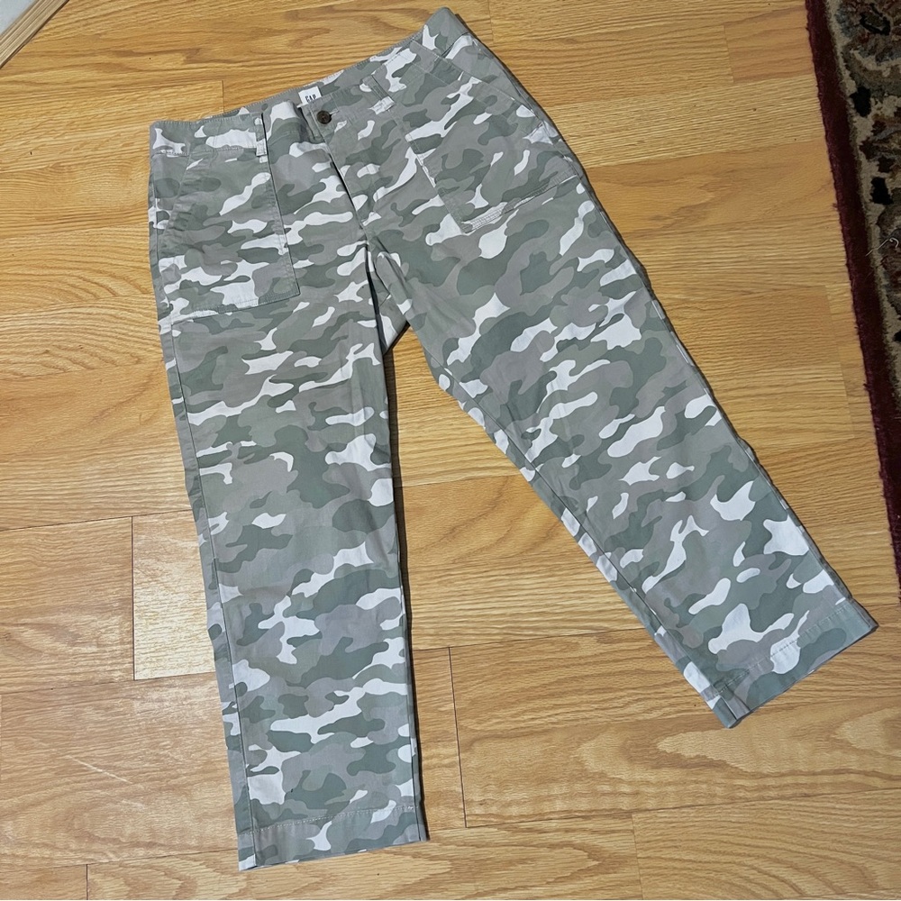 Cropped Camo Print Trouser